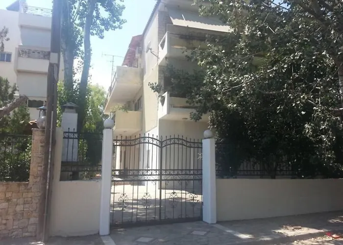 Air Conditioned Studio In Quite Garden With Barbecue