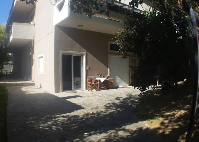 Air Conditioned Studio In Quite Garden With Barbecue